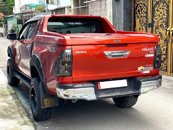  Hilux 2018, số tự động, máy dầu, màu cam độc quyền