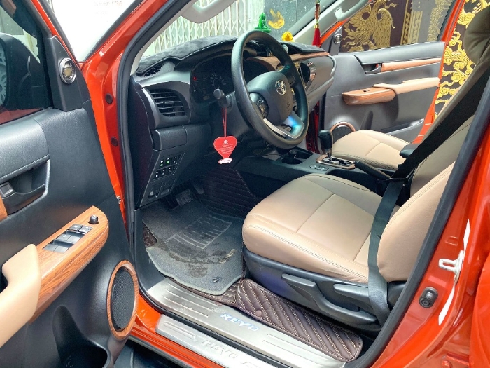  Hilux 2018, số tự động, máy dầu, màu cam độc quyền