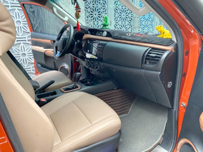  Hilux 2018, số tự động, máy dầu, màu cam độc quyền