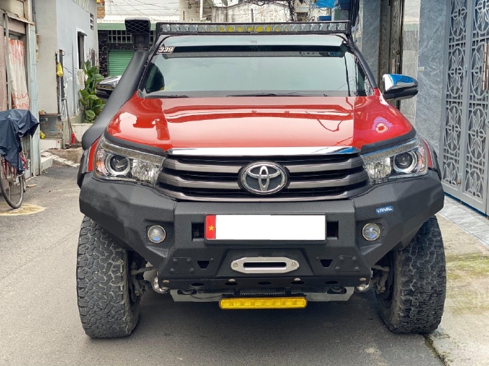  Hilux 2018, số tự động, máy dầu, màu cam độc quyền