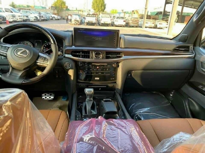 Lexus LX570 Super Sport sản xuất 2021, mới 100%, xe giao ngay giá tốt.