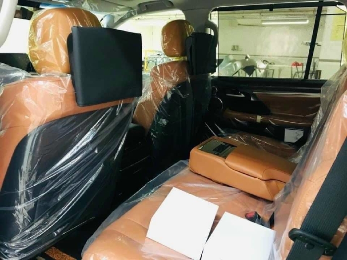 Lexus LX570 Super Sport sản xuất 2021, mới 100%, xe giao ngay giá tốt.