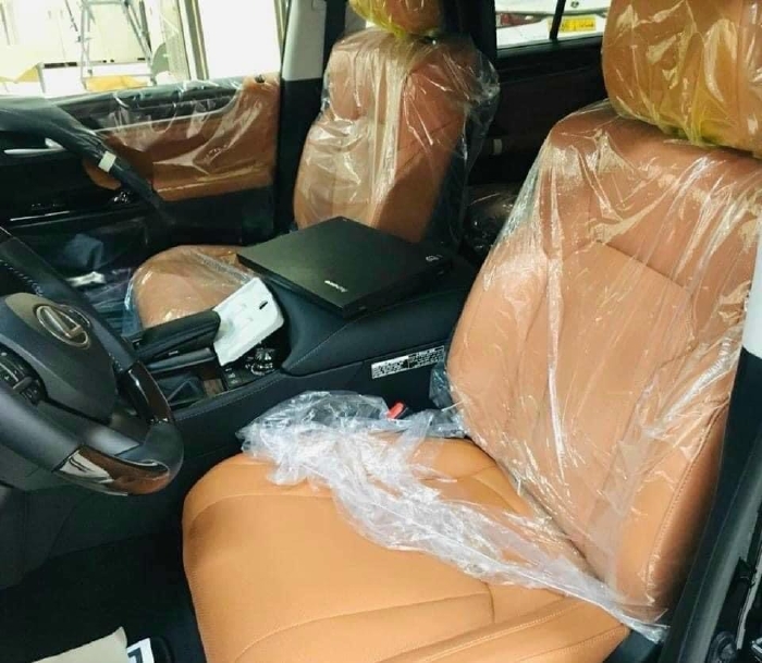 Lexus LX570 Super Sport sản xuất 2021, mới 100%, xe giao ngay giá tốt.