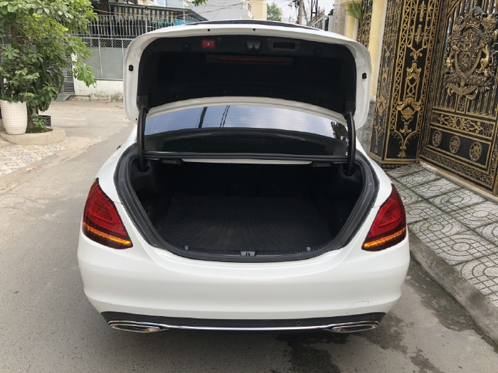  Mercedes C200 Exclusive 2020, màu trắng mới như xe hãng