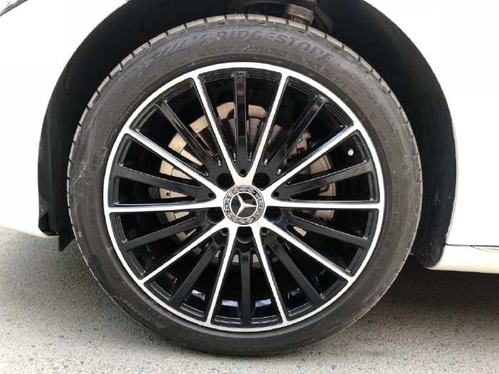 Mercedes C200 Exclusive 2020, màu trắng mới như xe hãng