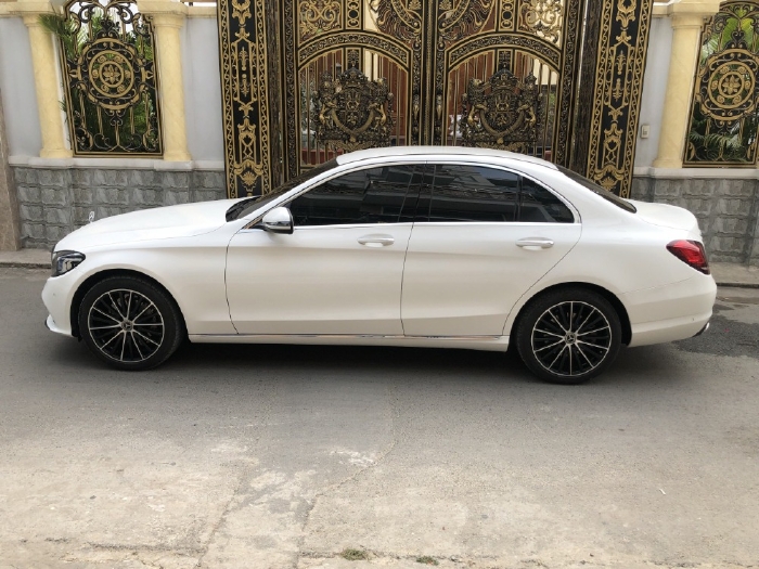  Mercedes C200 Exclusive 2020, màu trắng mới như xe hãng