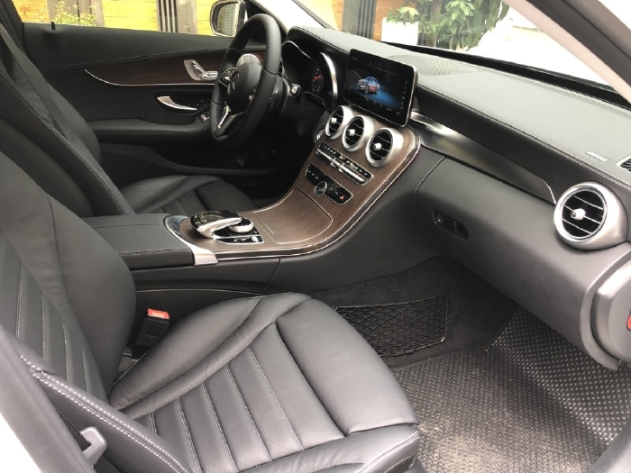  Mercedes C200 Exclusive 2020, màu trắng mới như xe hãng