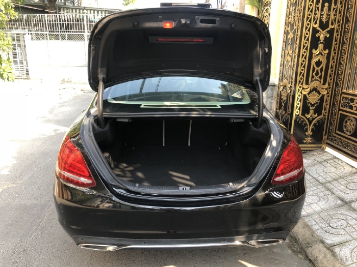 Mercedes C250 Exclusive 2016 số tự động, màu đen huyền