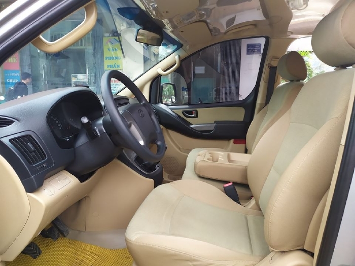  Hyundai Starex 2016, số sàn, máy dầu, màu xám, 9 chỗ ngồi
