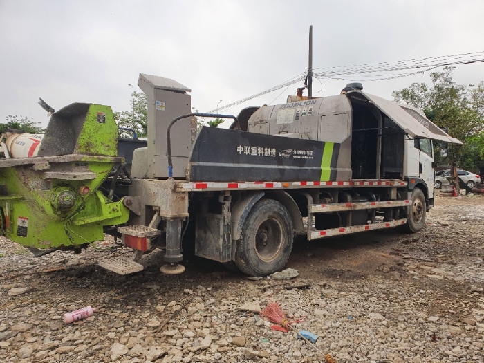 Bơm bê tông tự hành zoomlion áp 18 MPA