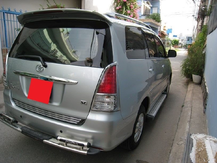 Bán Toyota Innova 2009, số tự động, bản V, màu bạc