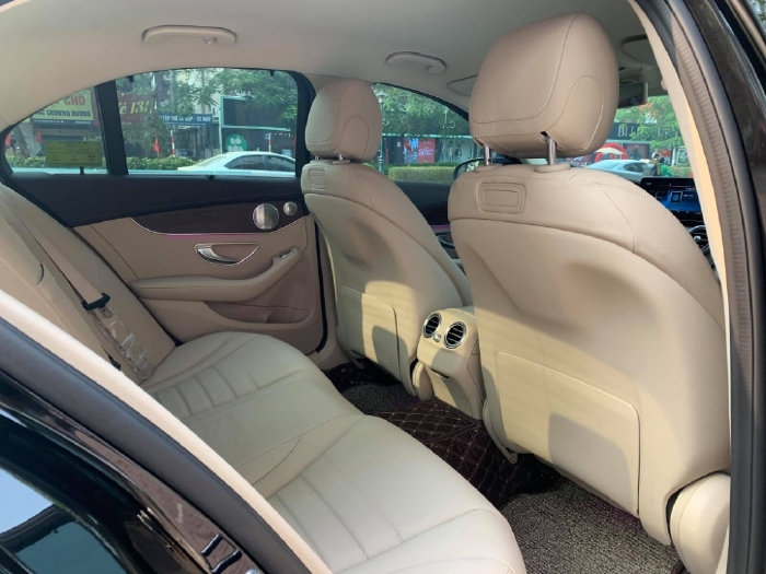 Mercedes C200 2020 Exclusive, tự động, Full màu đen