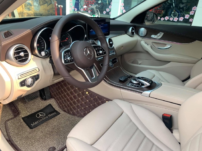 Mercedes C200 2020 Exclusive, tự động, Full màu đen