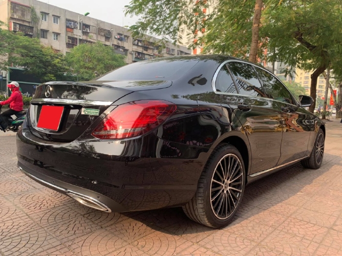 Mercedes C200 2020 Exclusive, tự động, Full màu đen