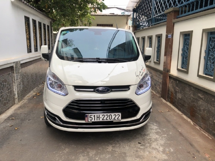 Cần bán Ford Tourneo Limited 2019 đk 2020, tự động, màu trắng cực đẹp,