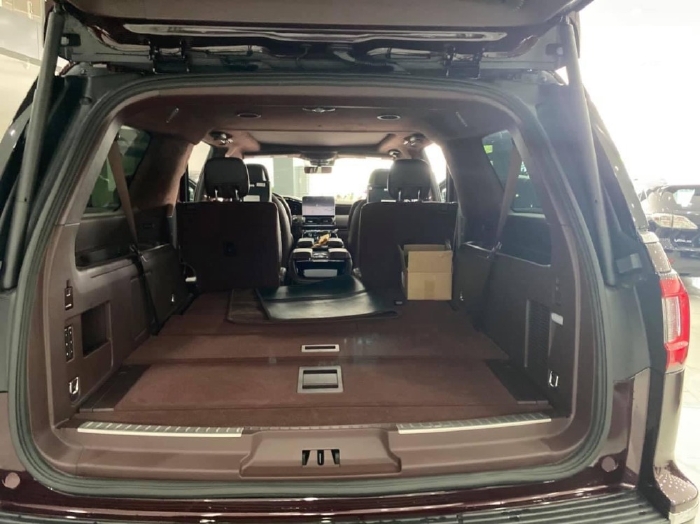 Bán xe Lincoln Navigator L Black Label, màu đỏ mận, sản xuất 2021 mới 100%, xe có sẵn.