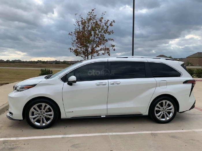 Bán xe Toyota Sienna Limited 2.5 sản xuất 2021, xe có sẵn, giá tốt.