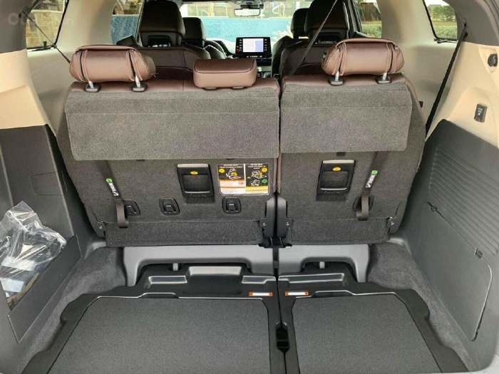 Bán xe Toyota Sienna Limited 2.5 sản xuất 2021, xe có sẵn, giá tốt.