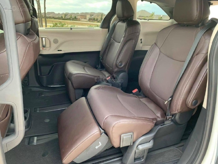 Bán xe Toyota Sienna Limited 2.5 sản xuất 2021, xe có sẵn, giá tốt.