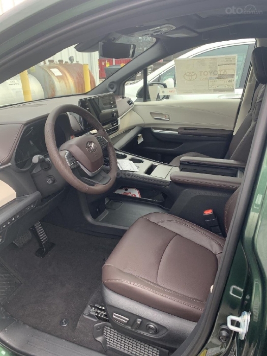 Bán xe Toyota Sienna Limited 2.5 sản xuất 2021, xe có sẵn, giá tốt.