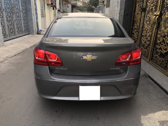 Chevrolet Cruze 2018 LT, số sàn, màu xám