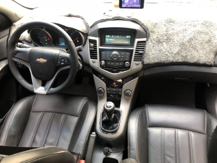 Chevrolet Cruze 2018 LT, số sàn, màu xám