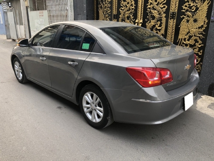 Chevrolet Cruze 2018 LT, số sàn, màu xám