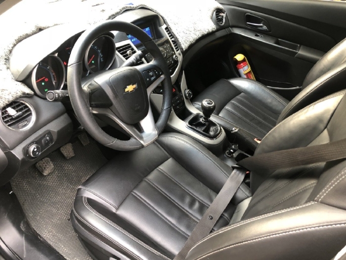 Chevrolet Cruze 2018 LT, số sàn, màu xám