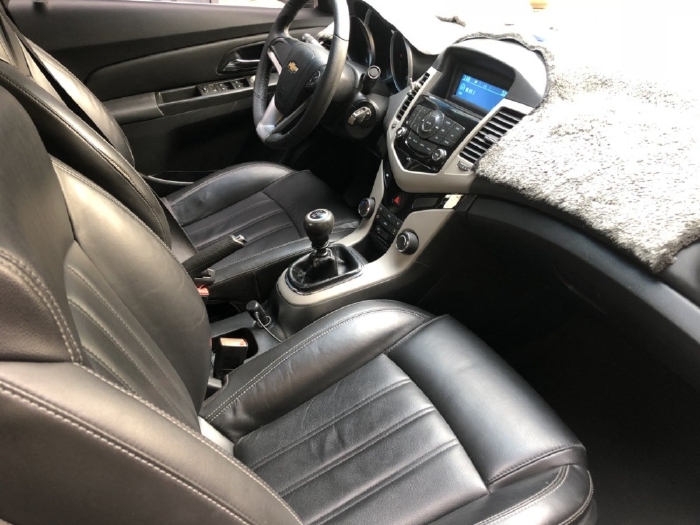 Chevrolet Cruze 2018 LT, số sàn, màu xám