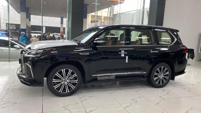 Bán Lexus LX570 Super Sport MBS 4 chỗ 2021, xe có sẵn đủ màu giao ngay.