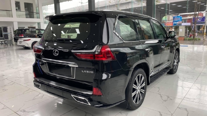 Bán Lexus LX570 Super Sport MBS 4 chỗ 2021, xe có sẵn đủ màu giao ngay.