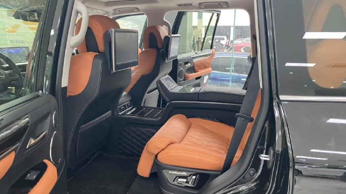Bán Lexus LX570 Super Sport MBS 4 chỗ 2021, xe có sẵn đủ màu giao ngay.