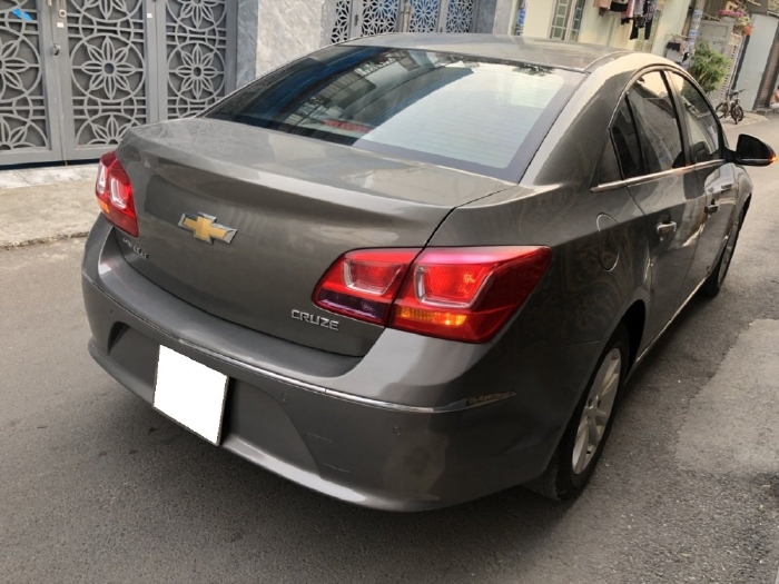 Chevrolet Cruze 2018 LT, số sàn, màu xám
