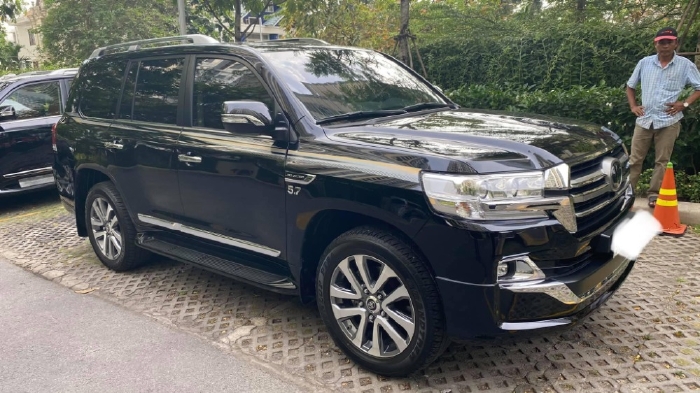 Toyota Land Cruiser 5.7 VXS bản full kịch, sản xuất và đăng ký cuối 2020, lăn bánh 6000 Km.