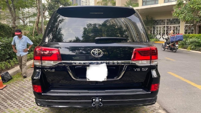 Toyota Land Cruiser 5.7 VXS bản full kịch, sản xuất và đăng ký cuối 2020, lăn bánh 6000 Km.