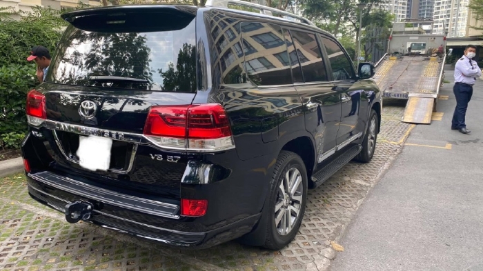 Toyota Land Cruiser 5.7 VXS bản full kịch, sản xuất và đăng ký cuối 2020, lăn bánh 6000 Km.
