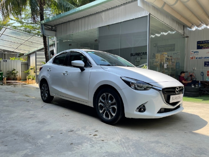 Cần bán xe Mazda 2 sản xuất 2019 bản Full màu trắng
