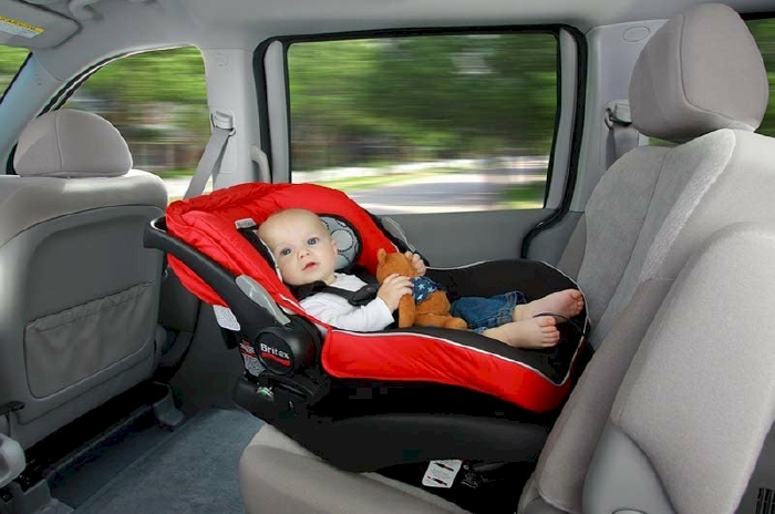 Lợi ích khi cho trẻ ngồi quay lưng lại nếu có va chạm bên hông xe