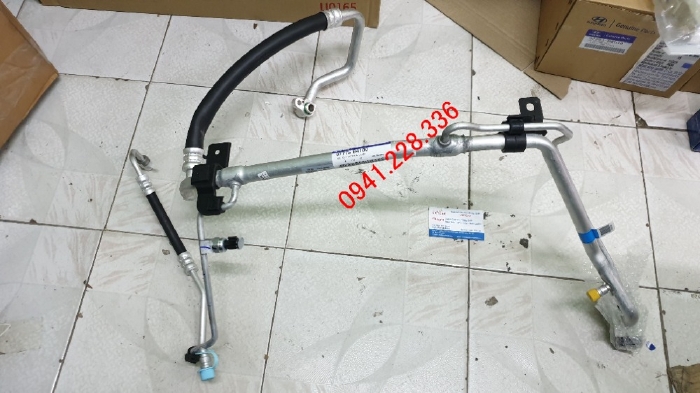 97775B4100 Cụm ống ti ô điều hòa Hyundai i10