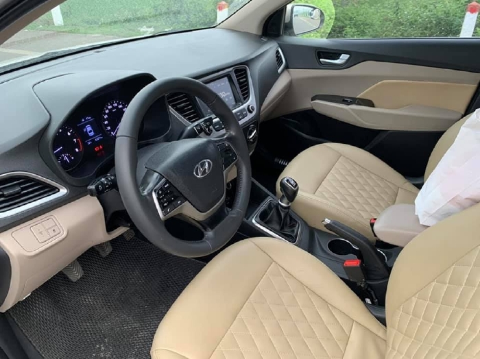 Hyundai Accent 2019, số sàn, bản Full, màu vàng cát