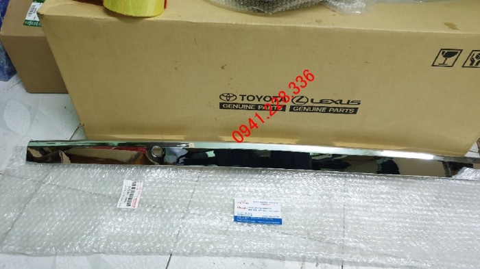 768010-D250 Nẹp cốp sau Toyota Vios