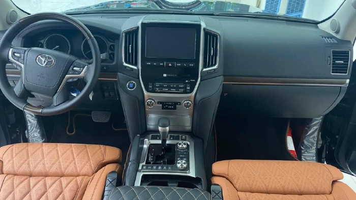 Bán Toyota Land cruiser 5.7 MBS 4 ghế thương gia siêu VIP, sản xuất 2021, xe giao ngay.