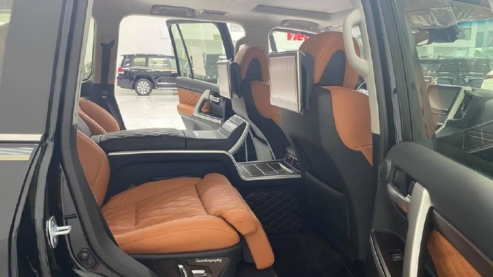 Bán Toyota Land cruiser 5.7 MBS 4 ghế thương gia siêu VIP, sản xuất 2021, xe giao ngay.