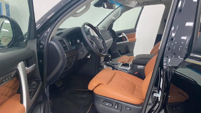 Bán Toyota Land cruiser 5.7 MBS 4 ghế thương gia siêu VIP, sản xuất 2021, xe giao ngay.