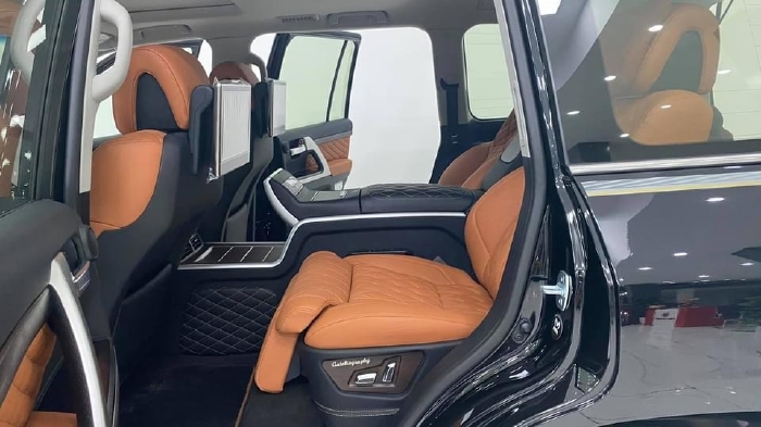 Bán Toyota Land cruiser 5.7 MBS 4 ghế thương gia siêu VIP, sản xuất 2021, xe giao ngay.