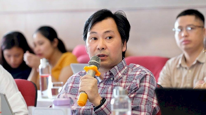PGS.TS Đàm Hoàng Phúc nêu ý kiến trong một buổi tọa đàm về xe điện được tổ chức mới đây tại Hà Nội. (Ảnh: T.P)