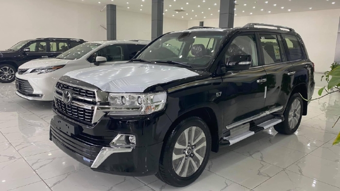 Bán xe Toyota Land Cruiser 5.7 VXS sản xuất 2021, 8 chỗ màu đen, Xe Nhập mới 100%, giao ngay toàn quốc.