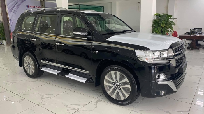 Bán xe Toyota Land Cruiser 5.7 VXS sản xuất 2021, 8 chỗ màu đen, Xe Nhập mới 100%, giao ngay toàn quốc.