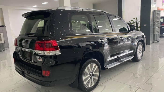 Bán xe Toyota Land Cruiser 5.7 VXS sản xuất 2021, 8 chỗ màu đen, Xe Nhập mới 100%, giao ngay toàn quốc.