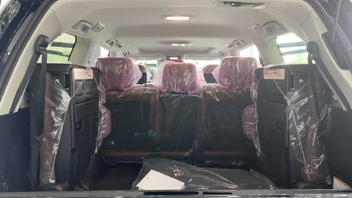 Bán xe Toyota Land Cruiser 5.7 VXS sản xuất 2021, 8 chỗ màu đen, Xe Nhập mới 100%, giao ngay toàn quốc.